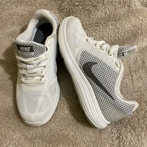Nike Revolution 3